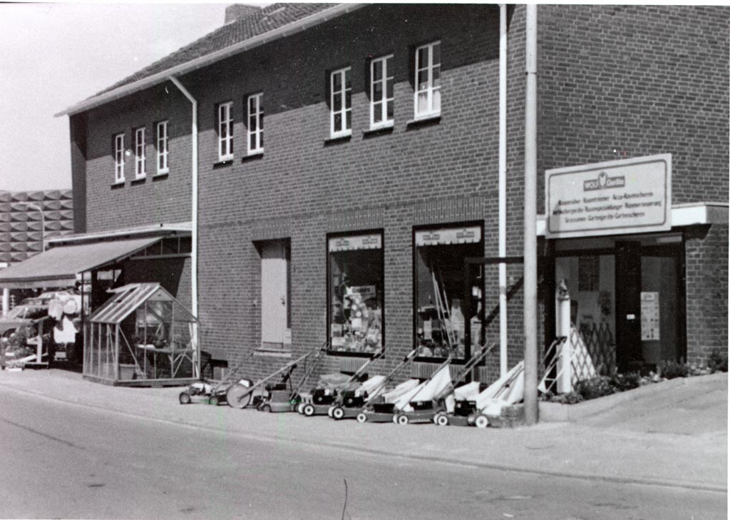 1975 | Erweiterung und Umbau Rasenmäher-Fachwerkstatt